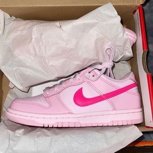 Nike Dunk Triple Pink